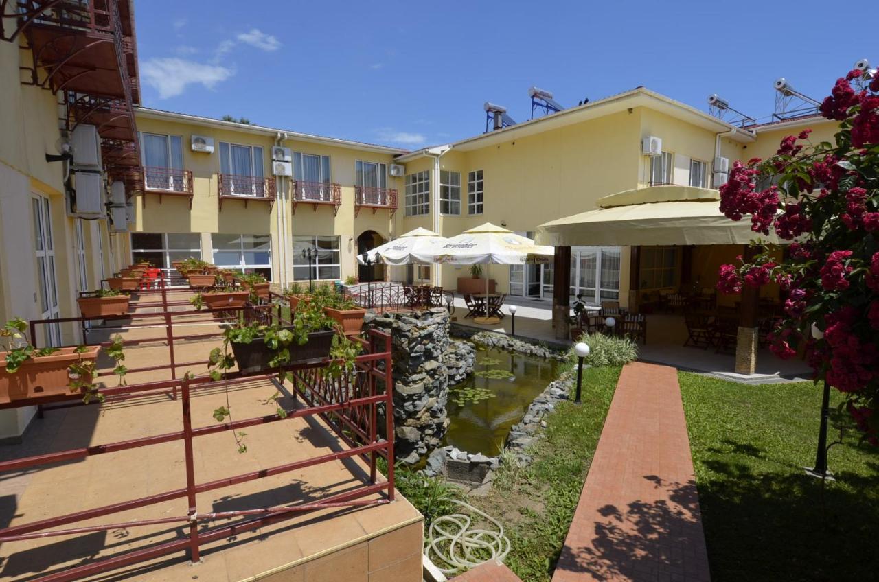 Hotel Intim Costinești Εξωτερικό φωτογραφία