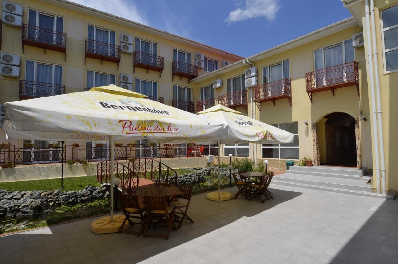 Hotel Intim Costinești Εξωτερικό φωτογραφία