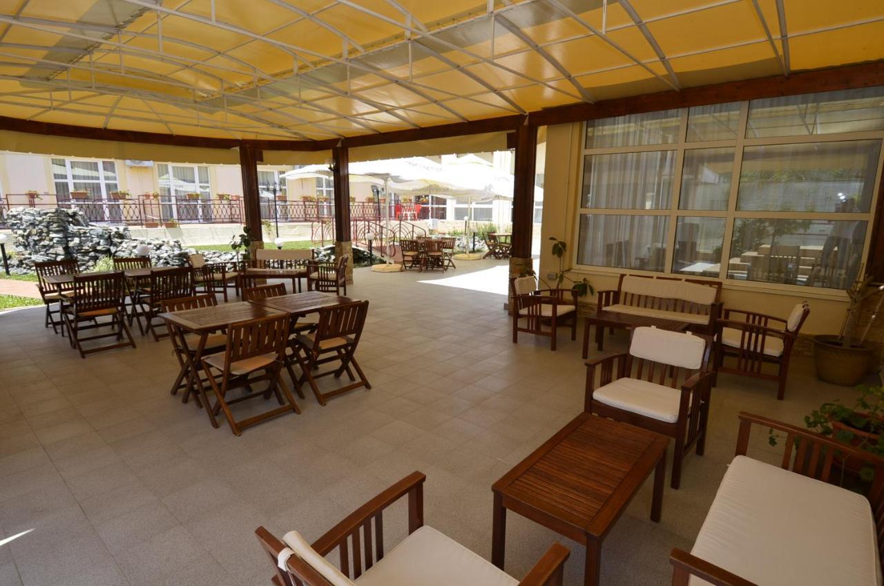 Hotel Intim Costinești Εξωτερικό φωτογραφία