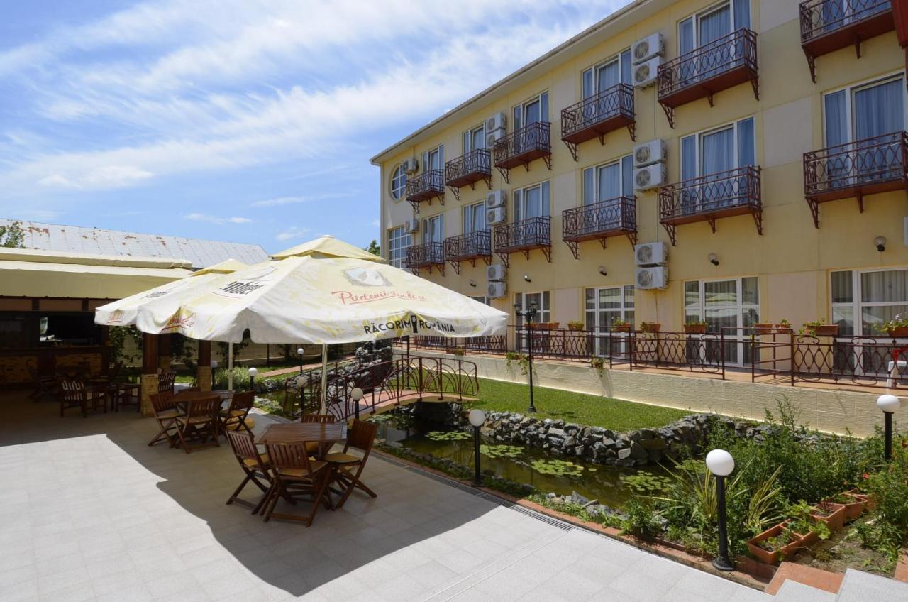 Hotel Intim Costinești Εξωτερικό φωτογραφία