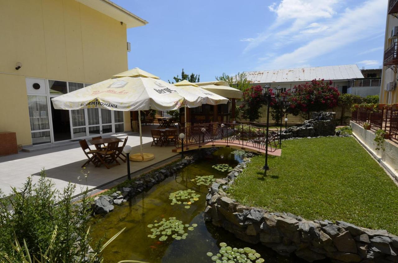 Hotel Intim Costinești Εξωτερικό φωτογραφία